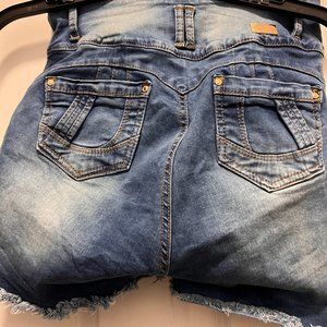 Pitbull size 7 distressed jean shorts